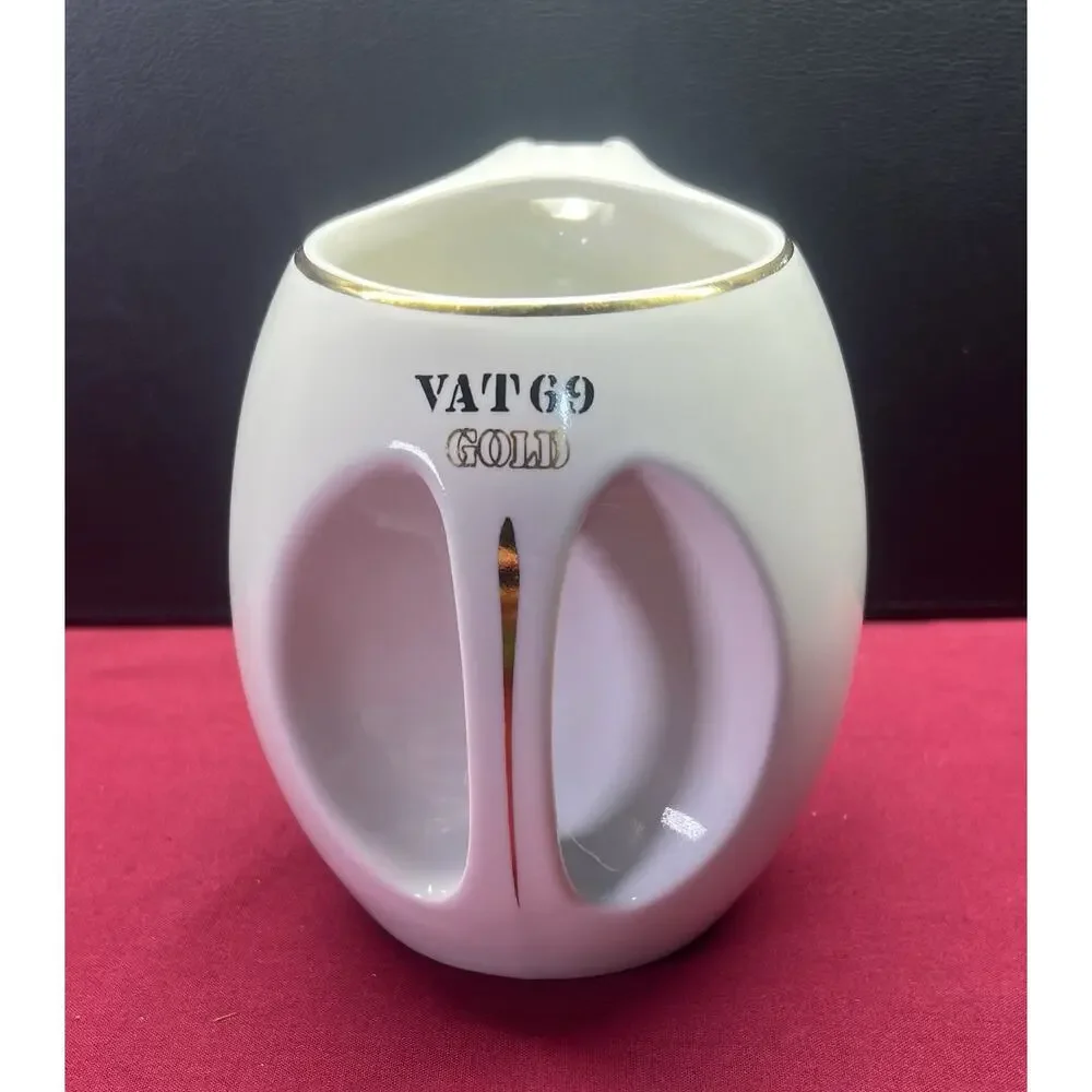 VAT 69 Gold Golden Light Blended Scotch Whiskey Bar‎ Pitcher